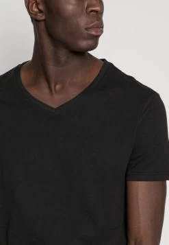 Pier One Qualité Garantie 5 PACK – T-shirt Basique T-shirts Col En V Homme 12 Pier One Qualité Garantie 5 PACK – T-shirt Basique T-shirts Col En V Homme -Pier One 04339dc8a41b4f87892bcf5988fa14bc