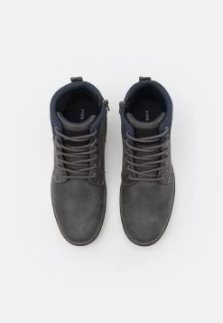 Pier One Baskets Montantes Prix Abordable Baskets & Sneakers Rond Homme -Pier One 05462777e3ea4fe9842f1290c4f4e2b6