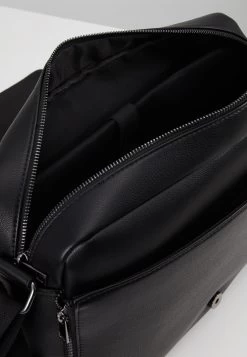 Pier One Meilleur Prix Garanti Sac Bandoulière Sacs Compartiment Pour Pc Portable Homme -Pier One 08cbec2d6273402ca574ee57c6f4aaae