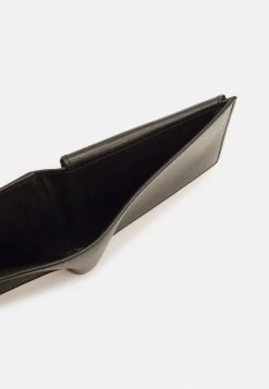 Assurance De L’Authenticité Pier One Portefeuille Petite Maroquinerie Compartiment à Monnaie Homme 8 Assurance De L’Authenticité Pier One Portefeuille Petite Maroquinerie Compartiment à Monnaie Homme -Pier One 09c77c0a480646799a67db79a9efcb97