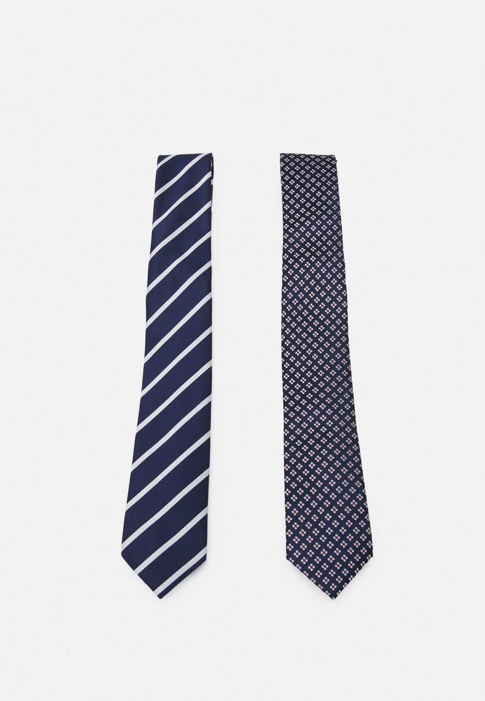 En Remise Pier One 2 PACK – Cravate Cravates Et Nœuds Papillon Rayures Homme 1 En Remise Pier One 2 PACK – Cravate Cravates Et Nœuds Papillon Rayures Homme