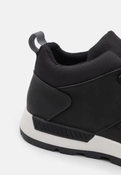 Promos Pier One Baskets Basses Baskets & Sneakers Rond Homme -Pier One 0b650cd09b964638b7c16629dbda1153