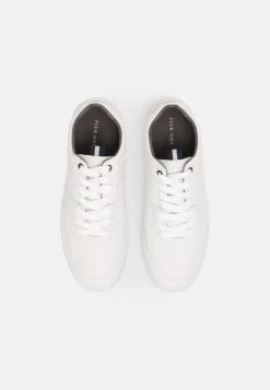 Pier One En Remise UNISEX – Baskets Basses Baskets & Sneakers Rond 10 Pier One En Remise UNISEX – Baskets Basses Baskets & Sneakers Rond -Pier One 0ce17a7e21f94b37a205292efcd18760