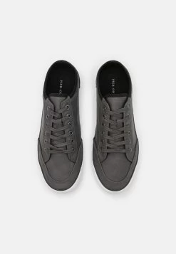 Pier One Prix Acceptable Baskets Basses Baskets & Sneakers Rond Homme -Pier One 121b9e5dccd84e7482b811a5f0f11ce0