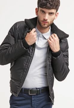 Pier One Prix Préférentiel Polo T-shirts & Polos Col Polo Homme -Pier One 1e333d3fc64049b780021abbb7622a8a