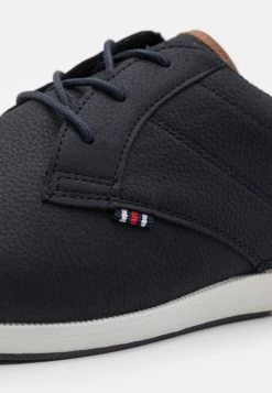 Réduction Pier One Chaussures à Lacets Derbies, Richelieus & Chaussures Bateau Rond Homme -Pier One 209f506613a44d7884b3f34a9c08d8d5