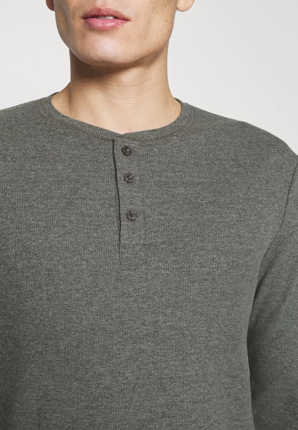 Prix Gelé Pier One LOUNGE HENLEY TOP – Haut De Pyjama Pyjamas Col Tunisien Homme 5 Prix Gelé Pier One LOUNGE HENLEY TOP – Haut De Pyjama Pyjamas Col Tunisien Homme – Image 5