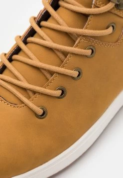 Pier One Baskets Montantes Prix Sympa Baskets & Sneakers Rond Homme -Pier One 24225ddd7e6e473e8acba5e2f987de76