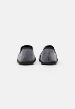 Pier One UNISEX – Chaussons Prix Sympa Rond -Pier One 2b506de7273148bca0f84d90390e619c