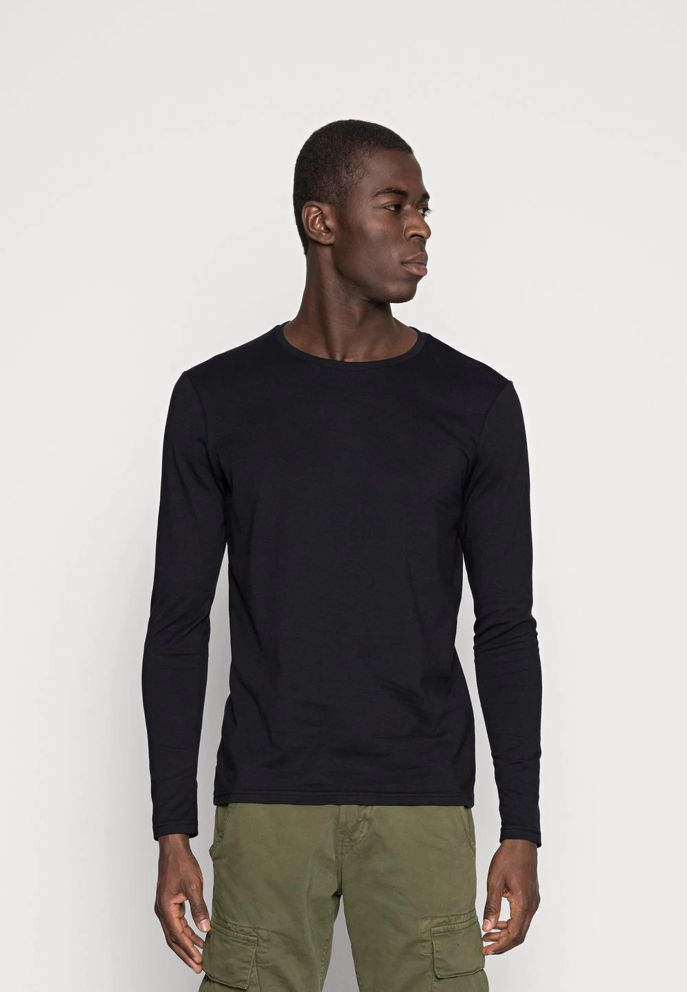 Pier One 2 PACK – T-shirt à Manches Longues Prix Allégé T-shirts & Polos Col Rond Homme 2 Pier One 2 PACK – T-shirt à Manches Longues Prix Allégé T-shirts & Polos Col Rond Homme – Image 2