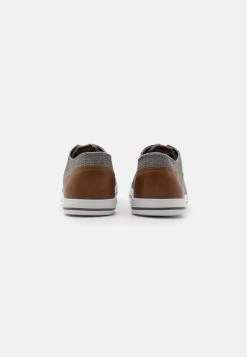 Pier One Prix Affortable Chaussures à Lacets Derbies Et Richelieus Rond Homme 9 Pier One Prix Affortable Chaussures à Lacets Derbies Et Richelieus Rond Homme -Pier One 3126a3b81a864b6986086034275dd126