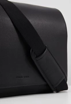 Pier One Meilleur Prix Garanti Sac Bandoulière Sacs Compartiment Pour Pc Portable Homme -Pier One 35de3b7b84c54b2abd47bb358f1dd7cd