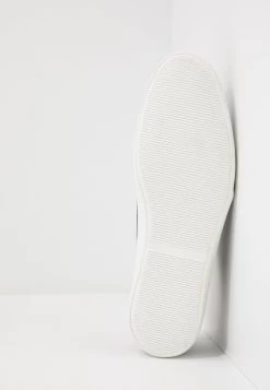 Prix Avantageux Pier One UNISEX – Baskets Basses Sneakers Rond 16 Prix Avantageux Pier One UNISEX – Baskets Basses Sneakers Rond -Pier One 3a02672da68e4a298a55a89d393109a9