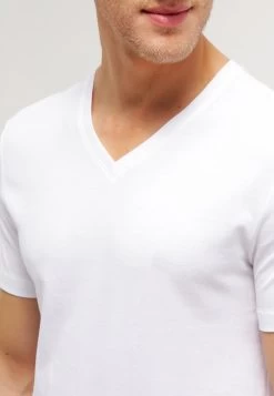 Pier One Prix Compétitif 2 PACK – T-shirt Basique T-shirts Col En V Profond Homme -Pier One 3d5015223ce5444ba04d1399d153510c