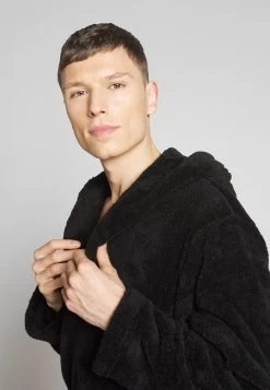 Prix Exclusifs Pier One Peignoir Sous-vêtements & Chaussettes Capuche Homme -Pier One 46ddd89e67e647d9a552c22e74d82b35