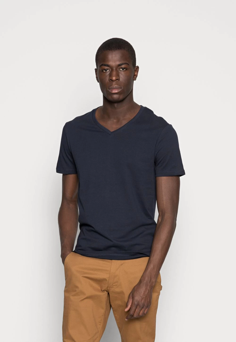 Pier One Qualité Garantie 5 PACK – T-shirt Basique T-shirts Col En V Homme 3 Pier One Qualité Garantie 5 PACK – T-shirt Basique T-shirts Col En V Homme – Image 3