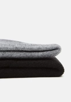 Pier One 2 PACK UNISEX – Bonnet Prix Gelé Casquettes, Bonnets Et Chapeaux Couleur Unie -Pier One 55a5598cc548418184d9aad0f4362f9a