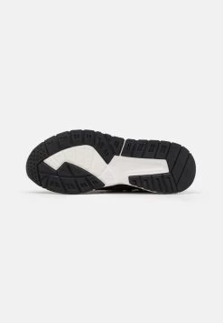 Prix Favorable Pier One UNISEX – Baskets Basses Baskets & Sneakers Rond -Pier One 631ed858c07d492fab7852eeec4dc5a9