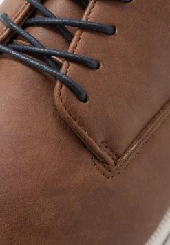 Bonne Qualité Pier One Chaussures à Lacets Derbies Et Richelieus Rond Homme -Pier One 7352f85c2bae4898b20a1c5196e56eef