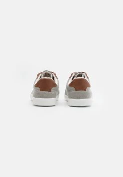 Pier One UNISEX – Baskets Basses Prix Malin Baskets & Sneakers Rond -Pier One 7c4e08796d2149fc9365f67598b7eb4f