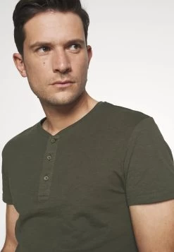 Pier One Prix Gelé T-shirt Basique T-shirts Col Tunisien Homme -Pier One 8f212b49a40a498b90bed7c9c238fe6a