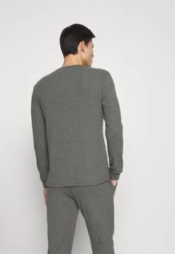 Prix Gelé Pier One LOUNGE HENLEY TOP – Haut De Pyjama Pyjamas Col Tunisien Homme 7 Prix Gelé Pier One LOUNGE HENLEY TOP – Haut De Pyjama Pyjamas Col Tunisien Homme -Pier One 9452b7b1596a42fb96eaa326e4f006be