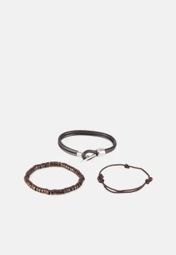 Prix Sacrifiés Pier One SET – Montre Montres Et Bijoux Boucle Ardillon Homme -Pier One a1d4c789bd42499cb1b81fef4b4c9c7b