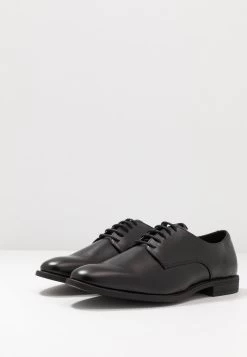 Prix Dégriffé Pier One Derbies & Richelieus Chaussures De Ville Rond Homme -Pier One a2a973057de24004ab268e8c05f6528f