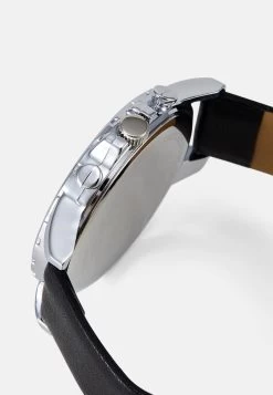 Pier One Montre Qualité Fiable Montres Et Bijoux Boucle Ardillon Homme -Pier One a405f32d91574594bfe0eb57bcbec044