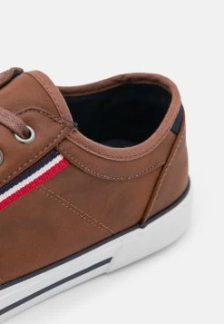 Prix Jamais Vus Pier One Baskets Basses Sneakers Rond Homme -Pier One a643fc36888743848a3555692552e8b2