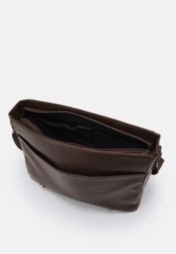 Pier One Assurance De L’Authenticité Sac Bandoulière Sacs Compartiment Pour Pc Portable Homme 11 Pier One Assurance De L’Authenticité Sac Bandoulière Sacs Compartiment Pour Pc Portable Homme -Pier One a6f2337217384e7fb40de755f9cdd4cf