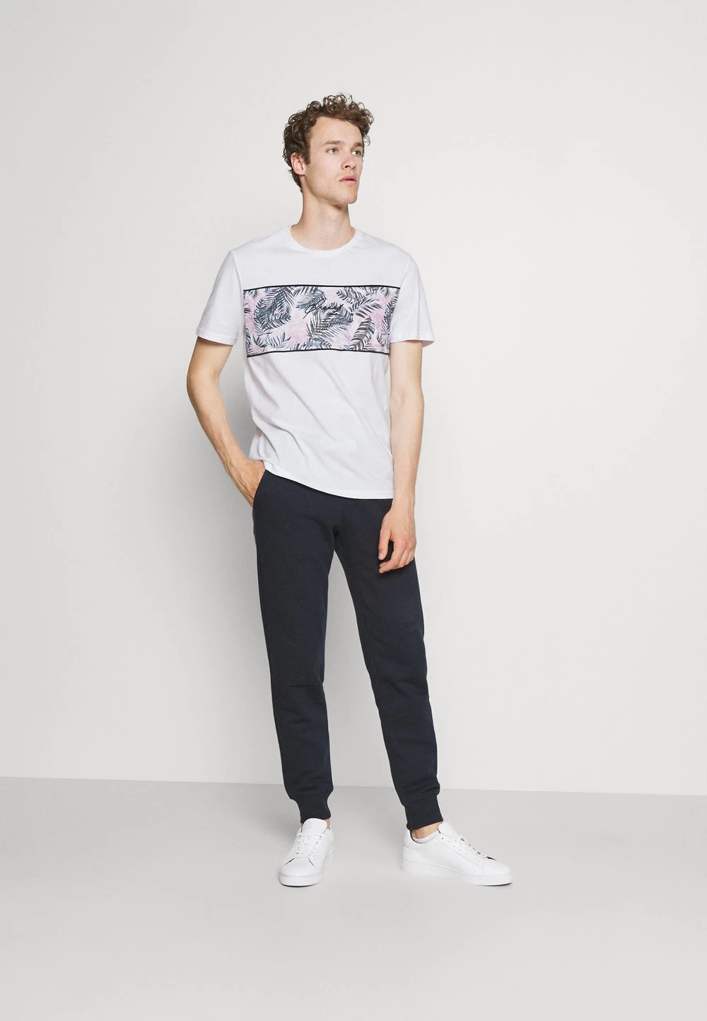 Prix Bradés Pier One T-shirt Imprimé T-shirts Col Rond Homme 2 Prix Bradés Pier One T-shirt Imprimé T-shirts Col Rond Homme – Image 2