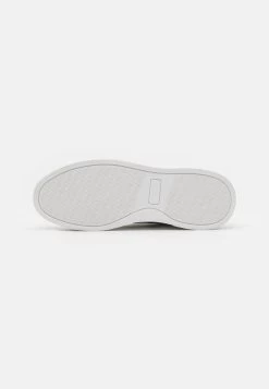 Pier One Rabais UNISEX – Baskets Basses Baskets & Sneakers Rond -Pier One afe0322babdc4d63a80e658fbdf78d79