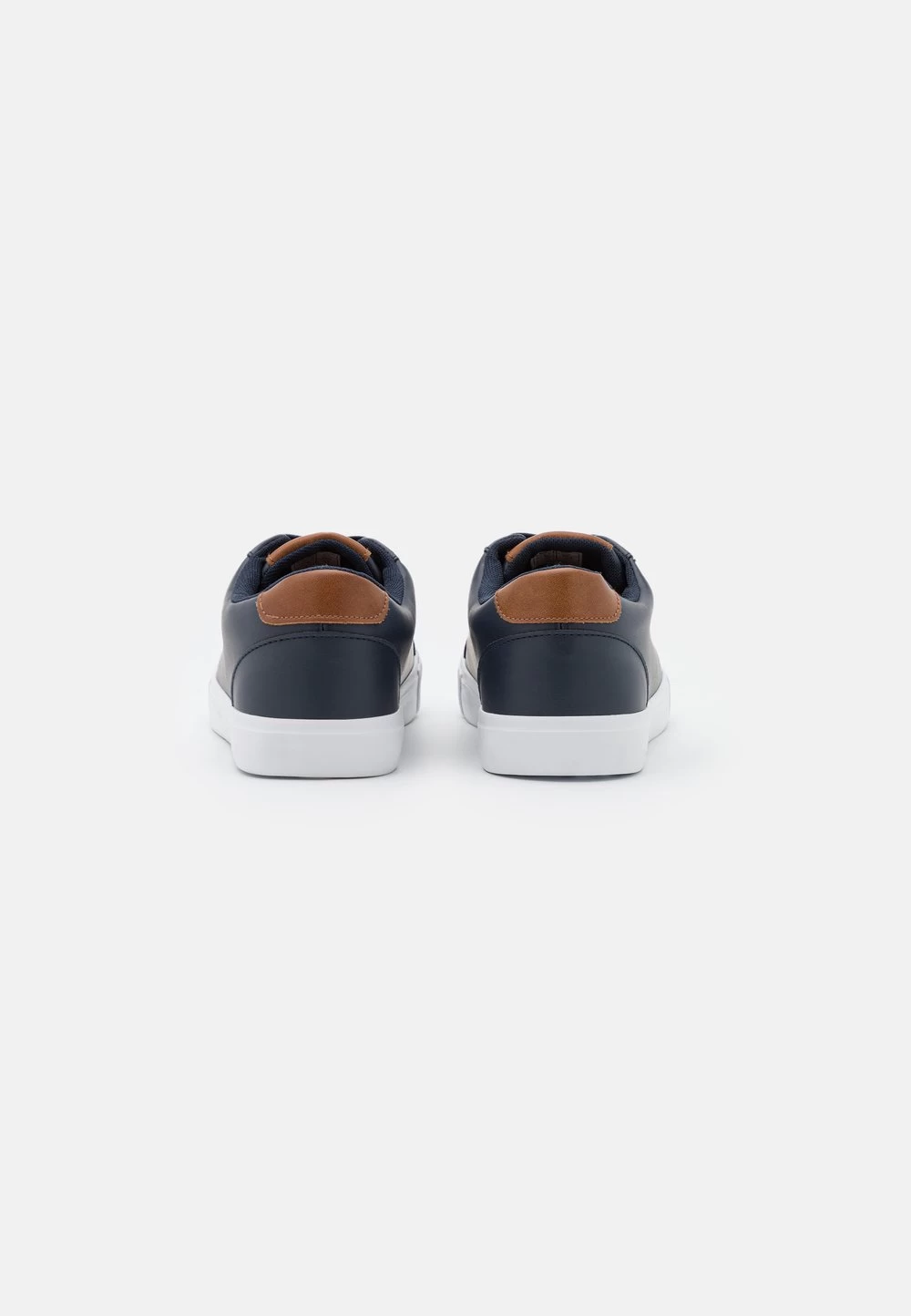 Pier One UNISEX – Baskets Basses Prix Affortable Baskets & Sneakers Rond 3 Pier One UNISEX – Baskets Basses Prix Affortable Baskets & Sneakers Rond – Image 3