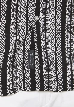 Pier One Chemise 50% Off De Vente Chemises Col Revers Homme -Pier One b4e3ab36a0cc4b79b9b71a9f3b8f439f