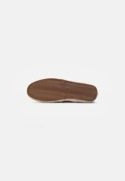 Pier One Espadrilles Excellente Qualité Rond Unisex 11 Pier One Espadrilles Excellente Qualité Rond Unisex -Pier One b57ec87a223a4485a67e690a0e2597e2