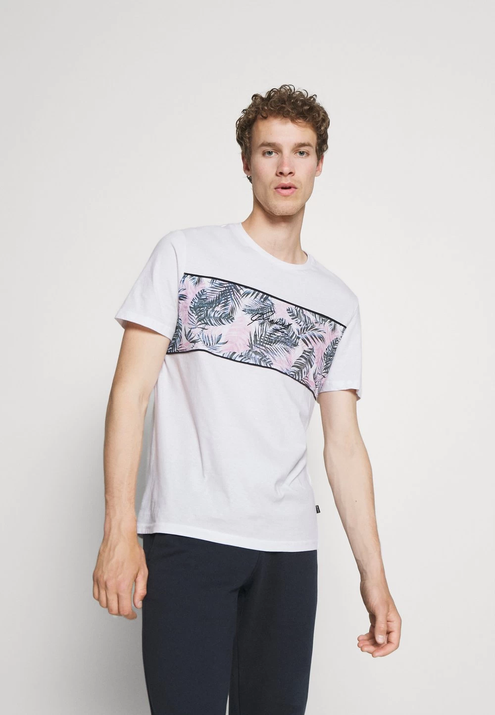 Prix Bradés Pier One T-shirt Imprimé T-shirts Col Rond Homme 1 Prix Bradés Pier One T-shirt Imprimé T-shirts Col Rond Homme