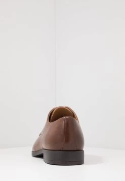 Prix Bradés Pier One Derbies & Richelieus Derbies Et Richelieus Carré Homme -Pier One befd877d1a6a42d584ca3dcafc2e5573