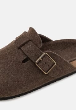 Pier One Plus Bas Prix De Vente UNISEX – Chaussons Sandales Et Tongs Rond 13 Pier One Plus Bas Prix De Vente UNISEX – Chaussons Sandales Et Tongs Rond -Pier One c220e59cd63d4f7790c7194a9581e0d5