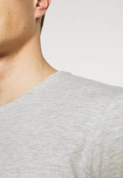 Prix De Rêve Pier One 3 PACK – T-shirt Basique T-shirts Col Rond Homme -Pier One cf2bf76acaa04ce7a9f485db3954ff6b