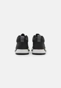 Promos Pier One Baskets Basses Baskets & Sneakers Rond Homme -Pier One cf5d59852af94279a63c64131fb50819