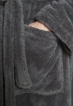 Prix Usine Pier One Peignoir Sous-vêtements & Chaussettes Capuche Homme 15 Prix Usine Pier One Peignoir Sous-vêtements & Chaussettes Capuche Homme -Pier One cf93ade5ba354168a1c753cb24d00deb