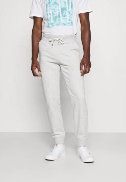 Pier One Meilleur Prix Garanti 3 PACK – Pantalon De Survêtement Pantalons Normale Homme 12 Pier One Meilleur Prix Garanti 3 PACK – Pantalon De Survêtement Pantalons Normale Homme -Pier One d679c40ba0d14e65a4301cbba3b7065f