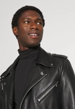 Pier One Assurance De L’Authenticité 2 PACK – T-shirt à Manches Longues T-shirts Col Roulé Homme 15 Pier One Assurance De L’Authenticité 2 PACK – T-shirt à Manches Longues T-shirts Col Roulé Homme -Pier One d85c578d003b4ec5946935ddea632567