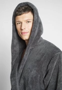 Prix Usine Pier One Peignoir Sous-vêtements & Chaussettes Capuche Homme 13 Prix Usine Pier One Peignoir Sous-vêtements & Chaussettes Capuche Homme -Pier One d8bc46bac8fa44929b190c5532f01c02