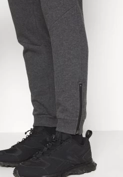 Pier One Bas Prix Pantalon De Survêtement Pantalons Normale Homme 10 Pier One Bas Prix Pantalon De Survêtement Pantalons Normale Homme -Pier One d8eb4f9fc9a94d8eb6d9d9d674c6ee81