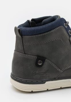 Pier One Baskets Montantes Prix Abordable Baskets & Sneakers Rond Homme -Pier One e2feeff905044e28bf9eadd1fe4102b3