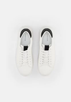 Pier One Baskets Basses Bon Rapport Coût-Efficacité Baskets & Sneakers Rond Unisex -Pier One e9af590107f34102b6e7d896bf4f13f7