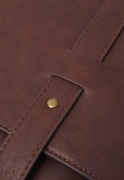 Pier One Prix Réduit Sac Bandoulière Sacs Compartiment Pour Téléphone Portable Unisex 7 Pier One Prix Réduit Sac Bandoulière Sacs Compartiment Pour Téléphone Portable Unisex -Pier One ec2b819ef22944108a418f7909cfa2b6