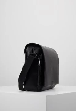 Pier One Meilleur Prix Garanti Sac Bandoulière Sacs Compartiment Pour Pc Portable Homme -Pier One f3a97f8095334be799fee0f3f2c1e5e0